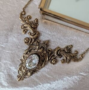 Elegant Gold Vintage Necklace